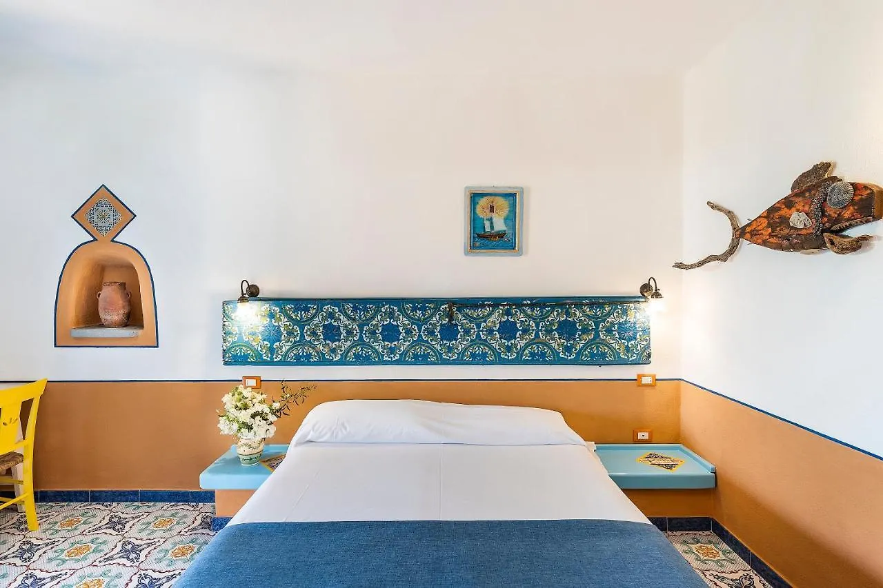 Hotel Mamma Santina Santa Marina Salina 4*,